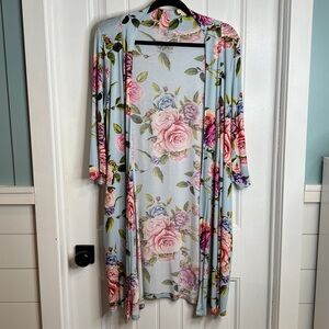 Posh Peanut Country Rose Bamboo Maternity Nursing Robe.‎ Size Large. No Belt.